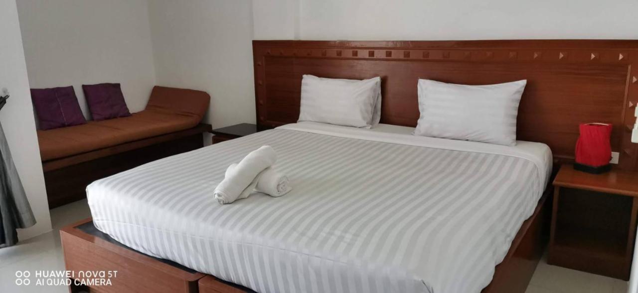 Sure Guesthouse หาดกมลา ภายนอก รูปภาพ